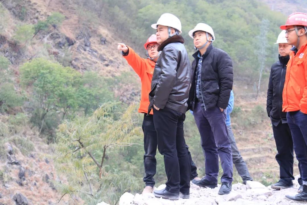 川交路橋黨委委員、董事、總工程師汪碧云赴沿江高速金寧段ZCB1-5項目檢查指導工作