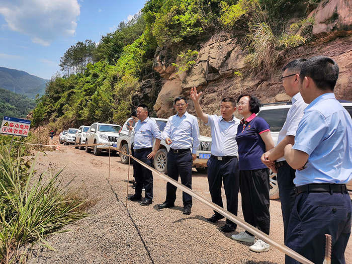 四川省國資委黨委委員、副主任游代麗到鎮(zhèn)廣高速王通段A1合同段調(diào)研工作