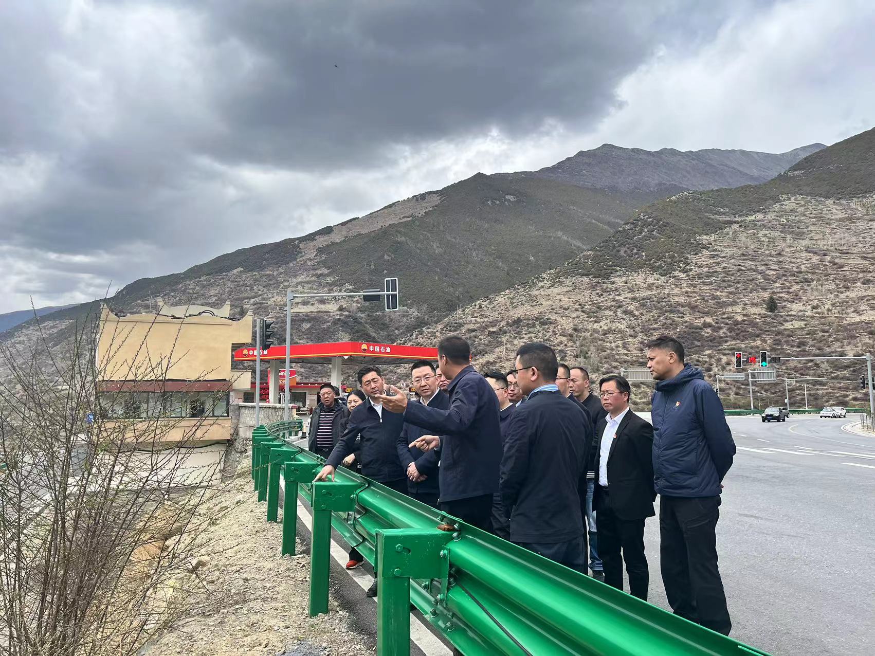 阿壩州委常委、州紀委書記、監(jiān)委主任袁震到都四山地軌道交通項目DSZH標檢查指導工作