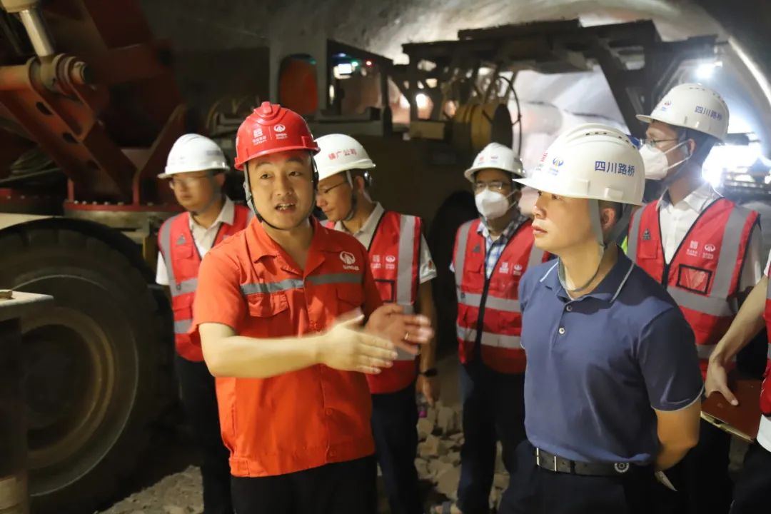 蜀道集團建設管理部副部長武洲到鎮(zhèn)廣高速B4、B5項目檢查指導工作
