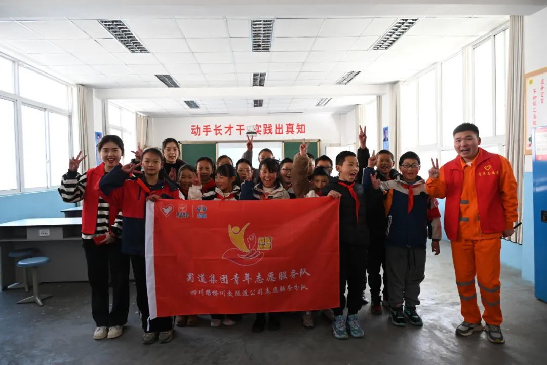都四項目團支部開展“守護四姑娘山的格?；ā敝驹富顒? /></div>
					<div   id=