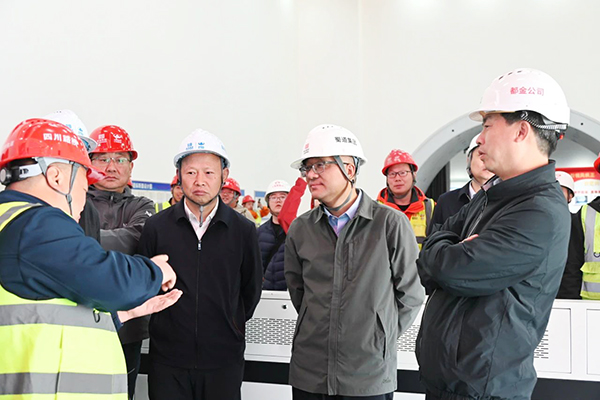 蜀道集團(tuán)副總經(jīng)理蔣永林一行赴都四項目巴朗山隧道檢查指導(dǎo)工作