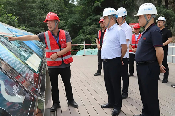川交公司黨委書記、董事長杜江林赴鎮(zhèn)廣高速B4、B5項目檢查指導(dǎo)工作