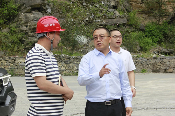 四川路橋黨委副書記、副董事長、總經(jīng)理羊勇赴川汶高速TJ7項目檢查指導工作