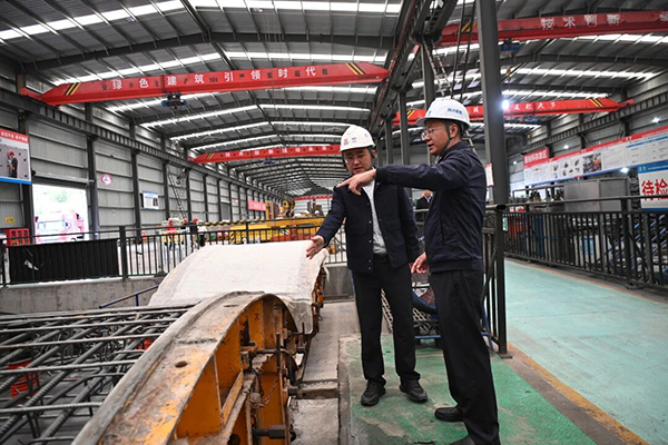 四川路橋黨委委員、紀委書記焦利軍赴都四項目檢查指導工作