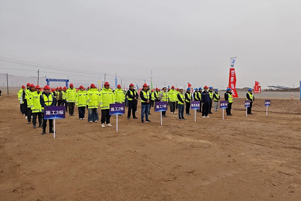 寒冬鏖戰(zhàn)促生產(chǎn) 精筑坦途保暢通