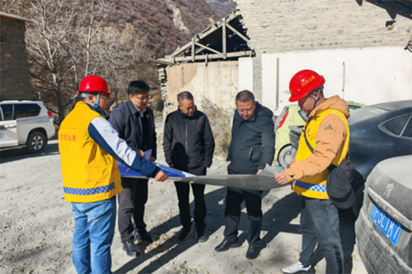 四川省交通運(yùn)輸廳黨組成員、副廳長王茂奎率隊(duì)赴國道317線開展調(diào)研工作